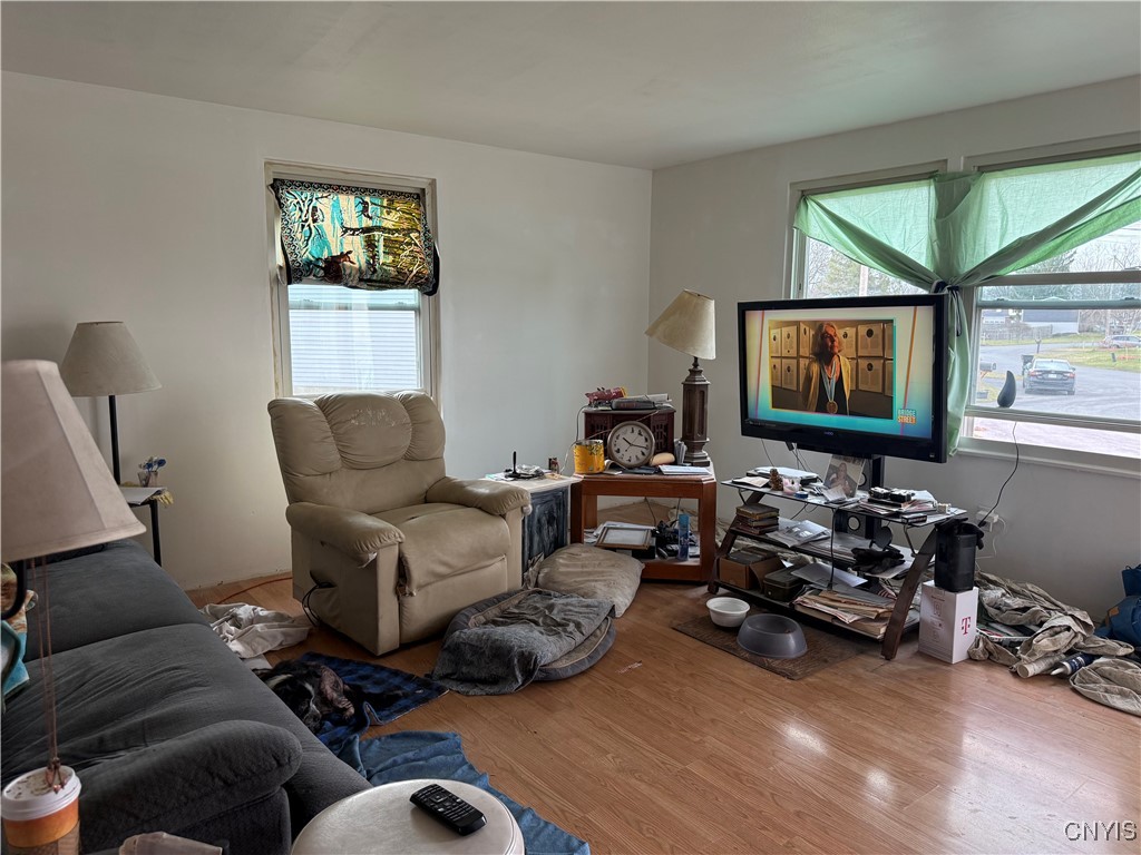 8261 Elaine Circle, Clay, New York image 4