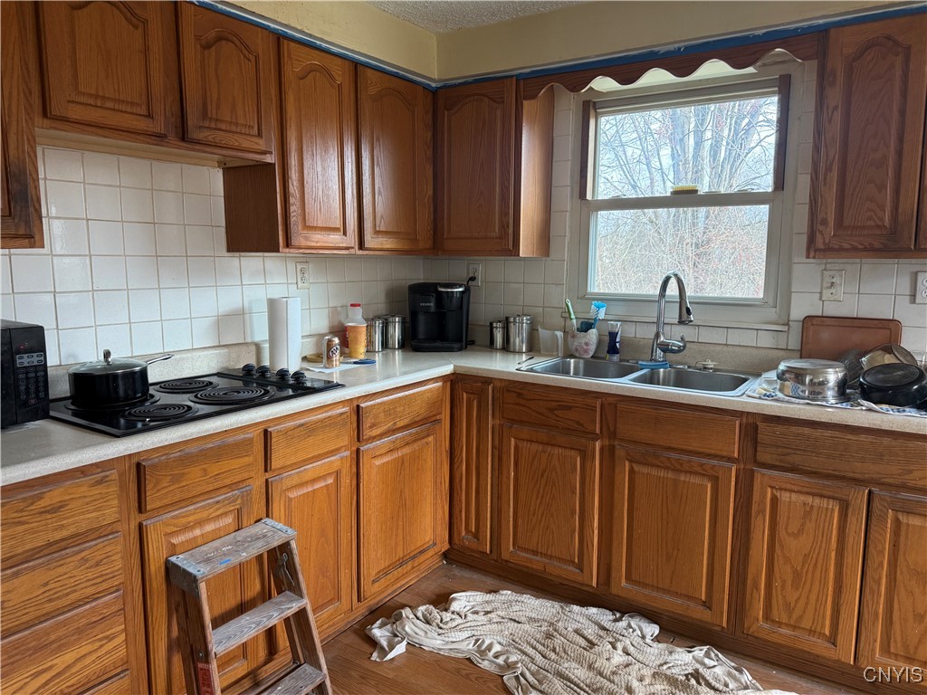 8261 Elaine Circle, Clay, New York image 6