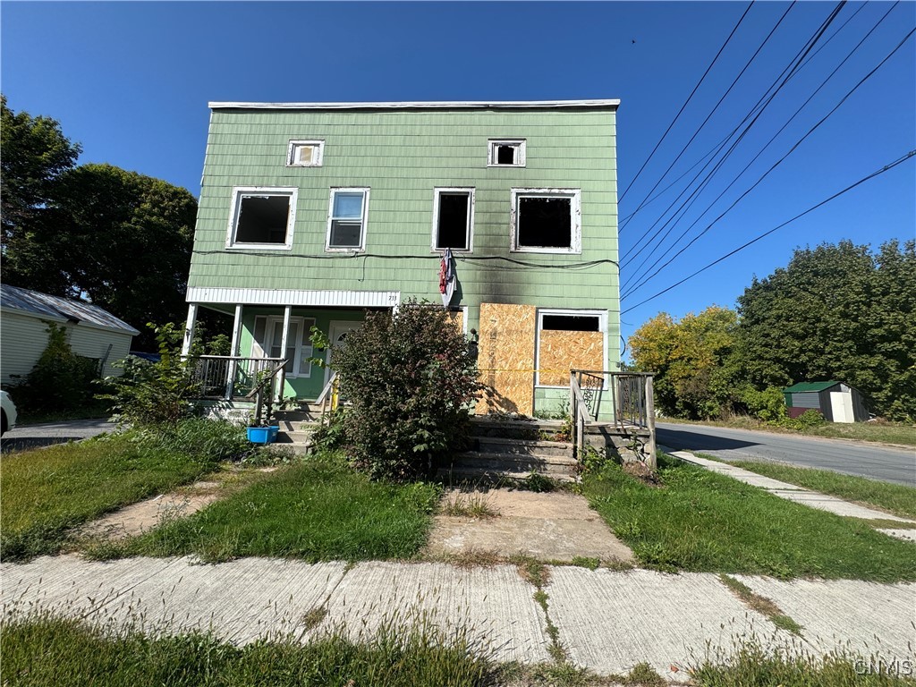 733 Alexandria Street
