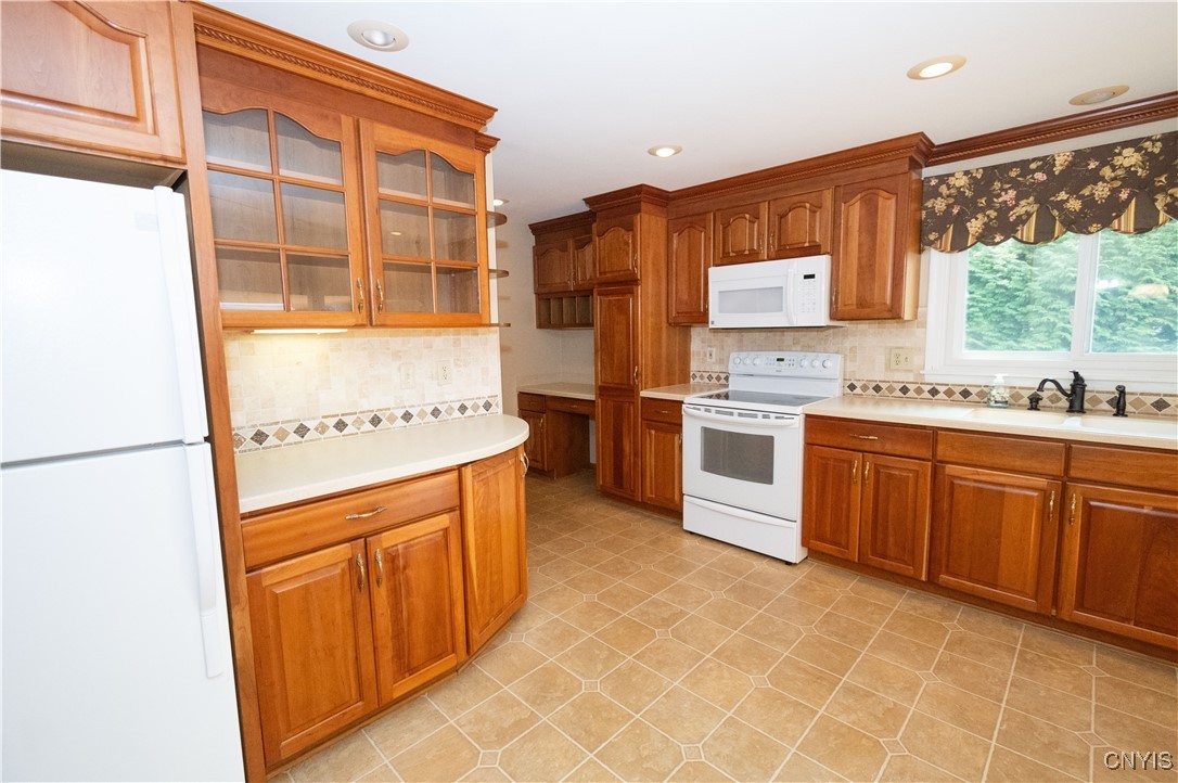 Camillus, New York 13031, United States, 4 Bedrooms Bedrooms, ,3 BathroomsBathrooms,Residential,Pending,188223