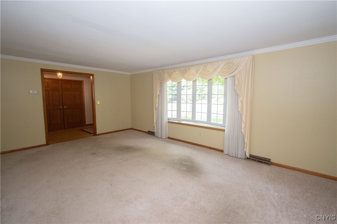 Camillus, New York 13031, United States, 4 Bedrooms Bedrooms, ,3 BathroomsBathrooms,Residential,Pending,188223