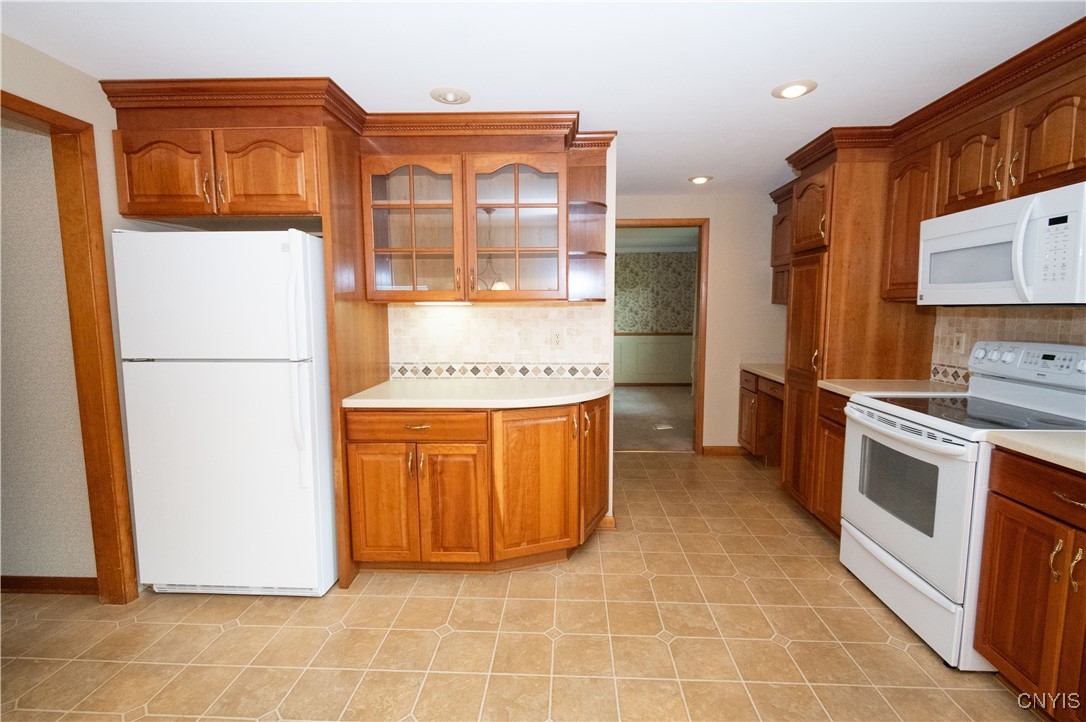 Camillus, New York 13031, United States, 4 Bedrooms Bedrooms, ,3 BathroomsBathrooms,Residential,Pending,188223