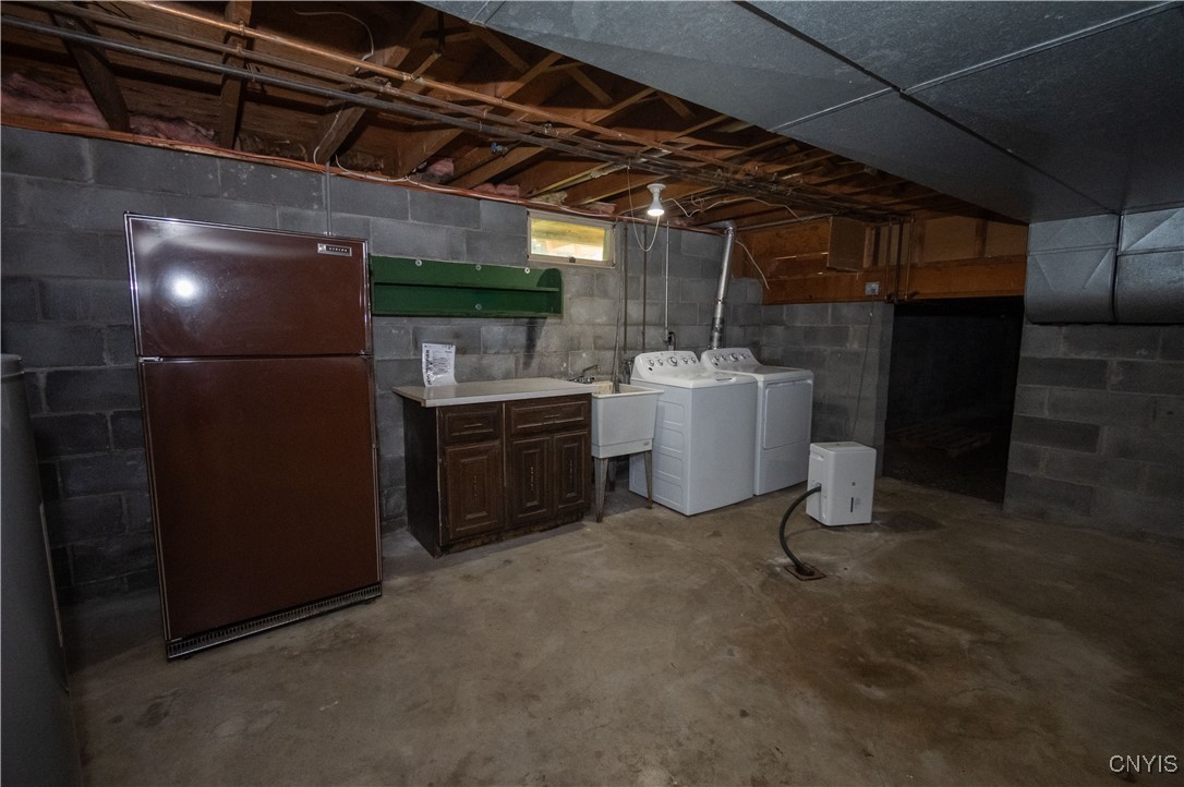 Camillus, New York 13031, United States, 4 Bedrooms Bedrooms, ,3 BathroomsBathrooms,Residential,Pending,188223