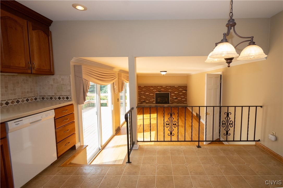 Camillus, New York 13031, United States, 4 Bedrooms Bedrooms, ,3 BathroomsBathrooms,Residential,Pending,188223