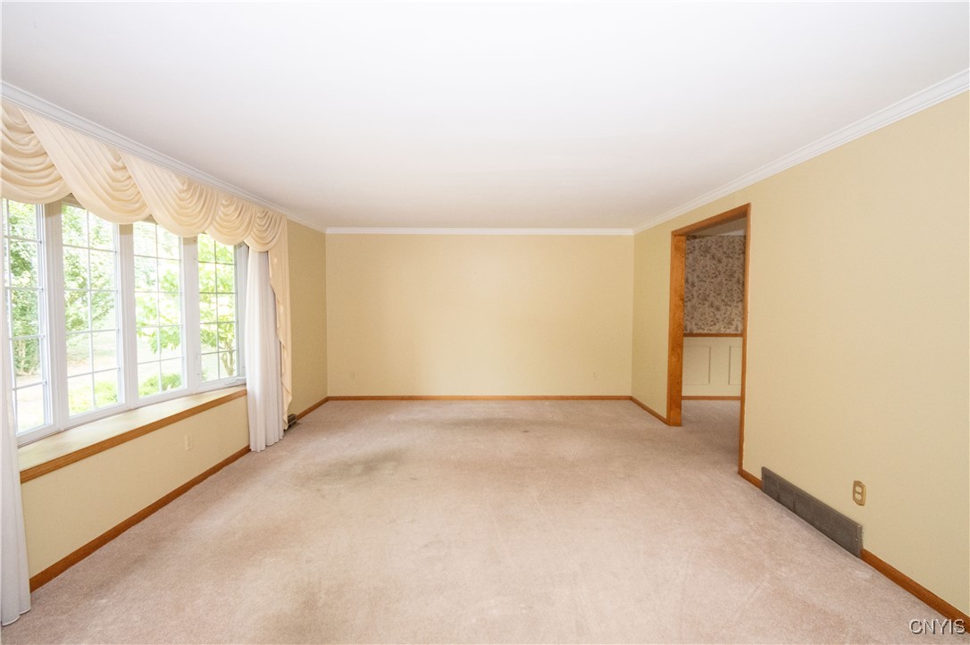 Camillus, New York 13031, United States, 4 Bedrooms Bedrooms, ,3 BathroomsBathrooms,Residential,Pending,188223