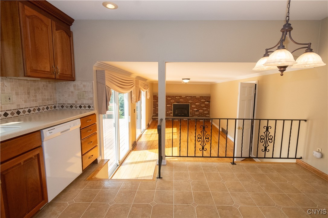 Camillus, New York 13031, United States, 4 Bedrooms Bedrooms, ,3 BathroomsBathrooms,Residential,Pending,188223