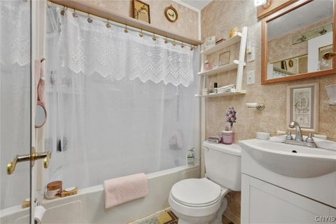 Tiny photo for 9 Donald Place, Salina, NY 13090 (MLS # S1715469)