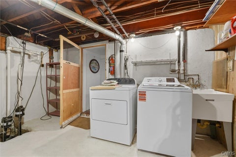 Tiny photo for 9 Donald Place, Salina, NY 13090 (MLS # S1715469)