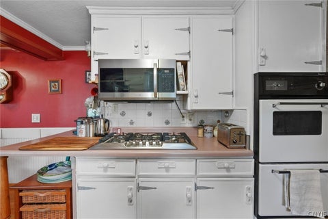 Tiny photo for 9 Donald Place, Salina, NY 13090 (MLS # S1715469)