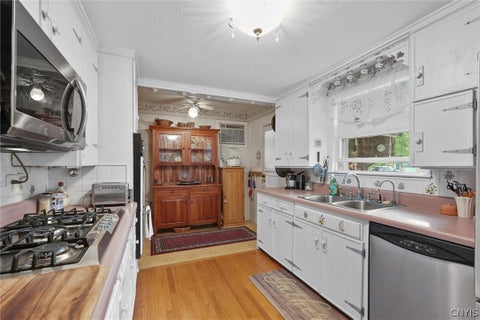 Tiny photo for 9 Donald Place, Salina, NY 13090 (MLS # S1715469)