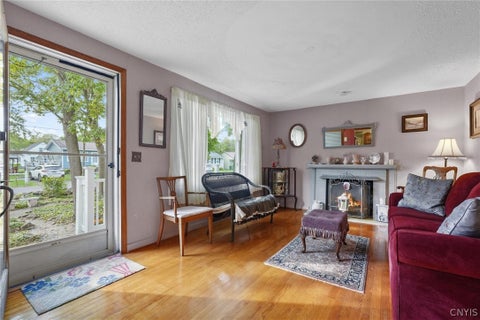 Tiny photo for 9 Donald Place, Salina, NY 13090 (MLS # S1715469)