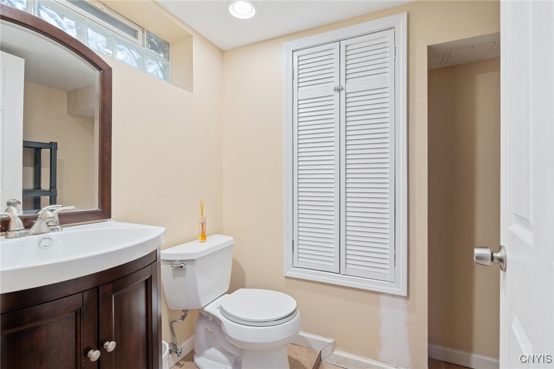 128 W Warrington Road, Syracuse, New York image 24