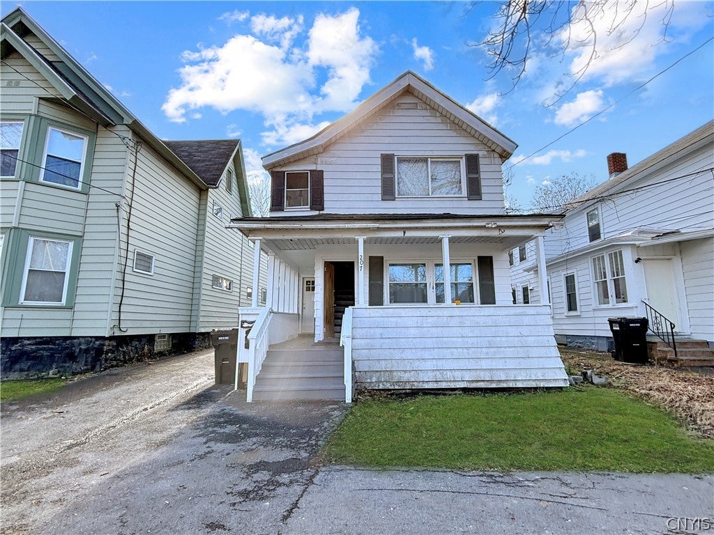 207 Lakeview Avenue