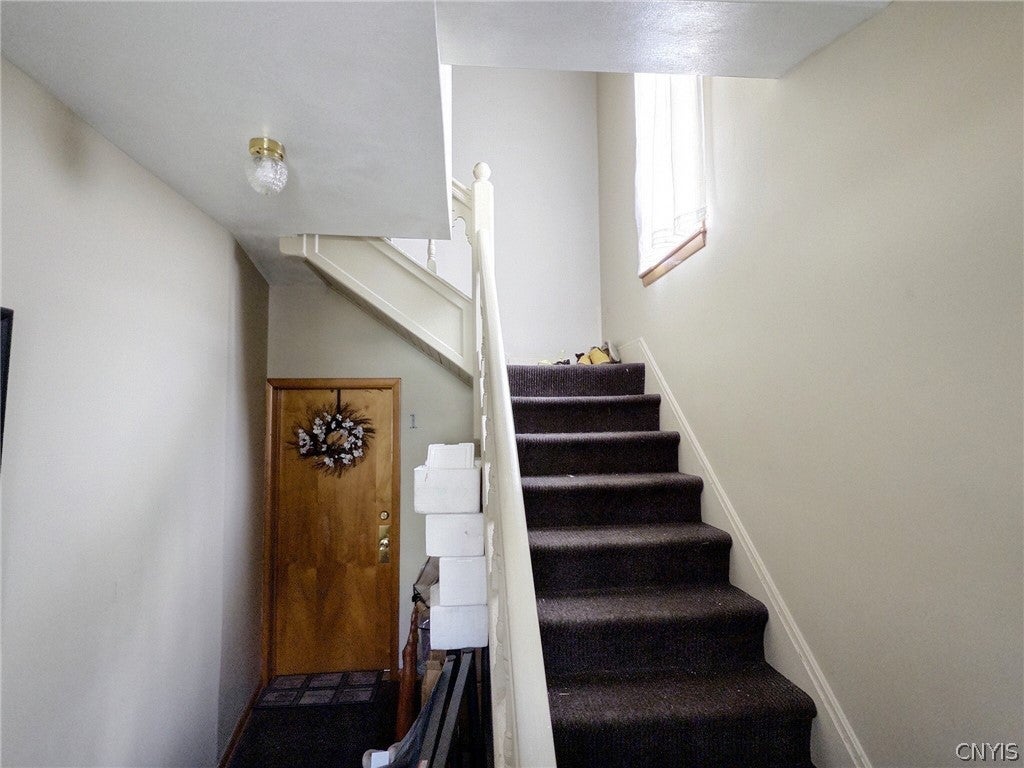 6 Sands Street