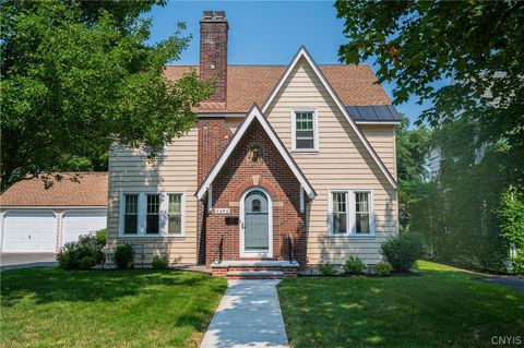 Photo of 2640 Edgewood Road, Utica, NY 13501 (MLS # S1682131)