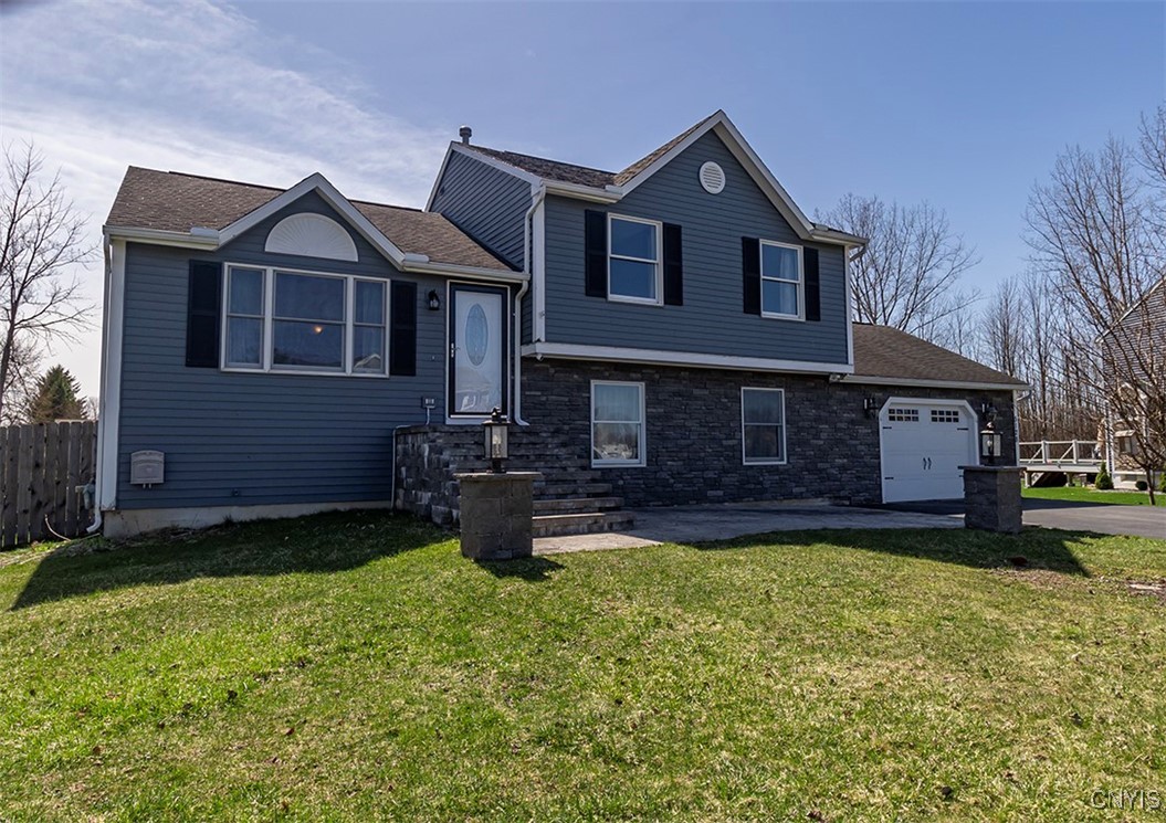 5128 Old Barn Road, Clay, New York image 2
