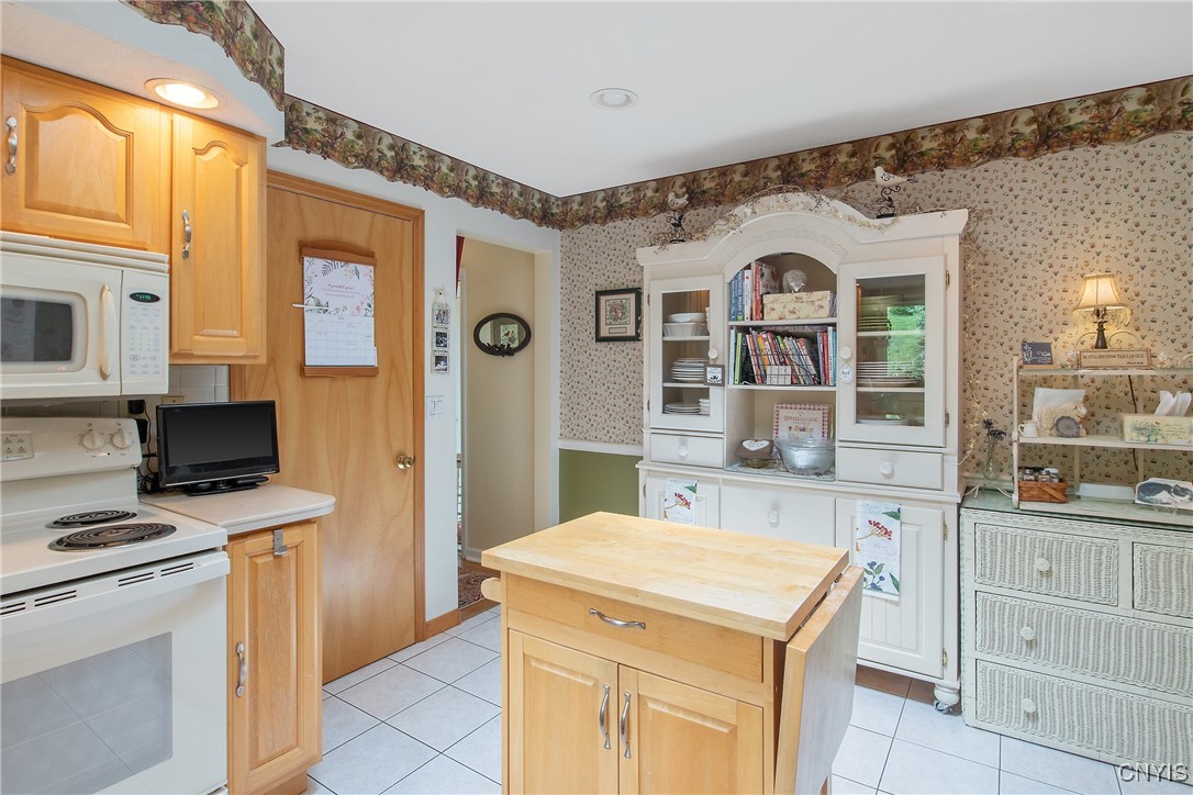 400 Hillsboro Parkway, Syracuse, New York image 16