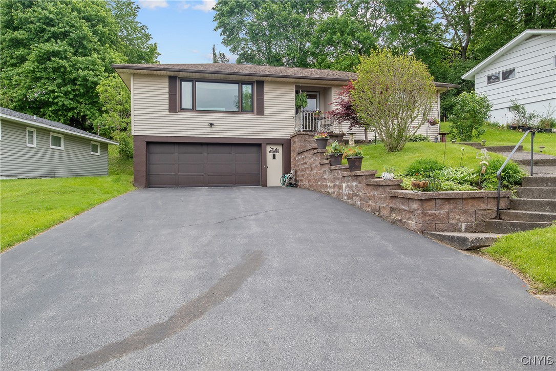 400 Hillsboro Parkway, Syracuse, New York image 1