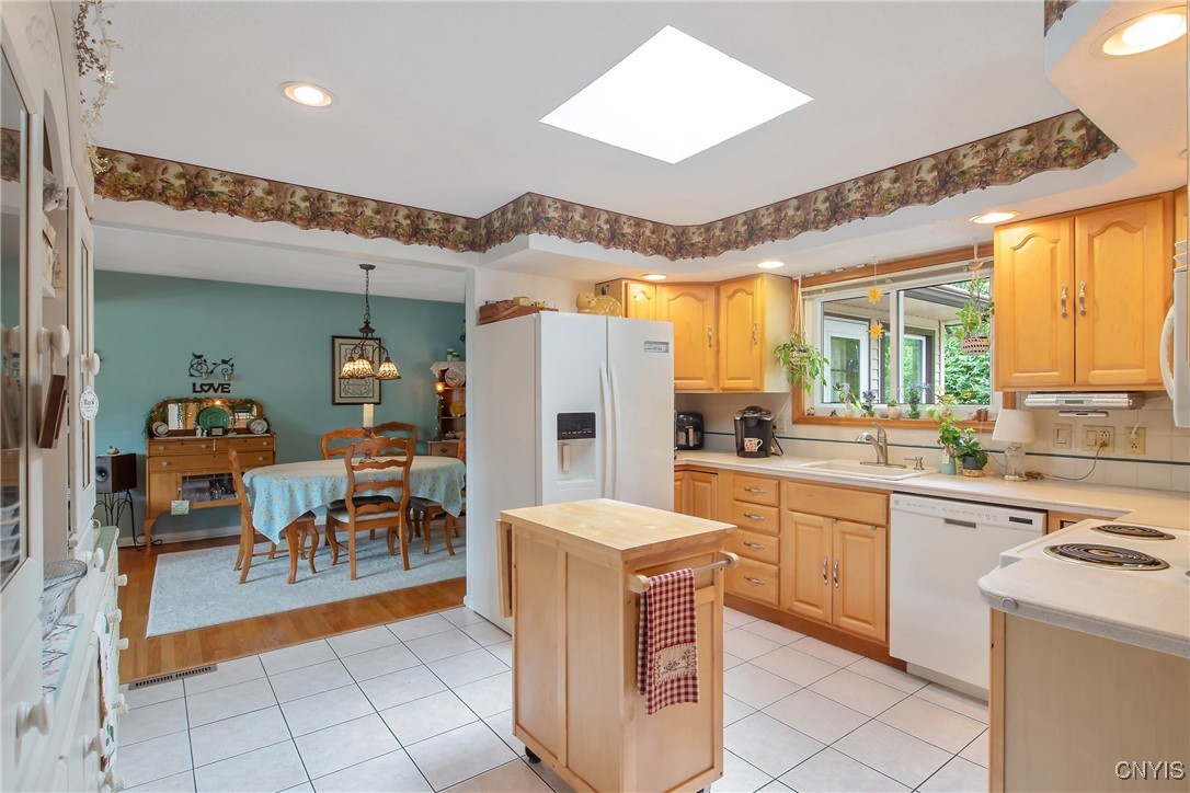 400 Hillsboro Parkway, Syracuse, New York image 12