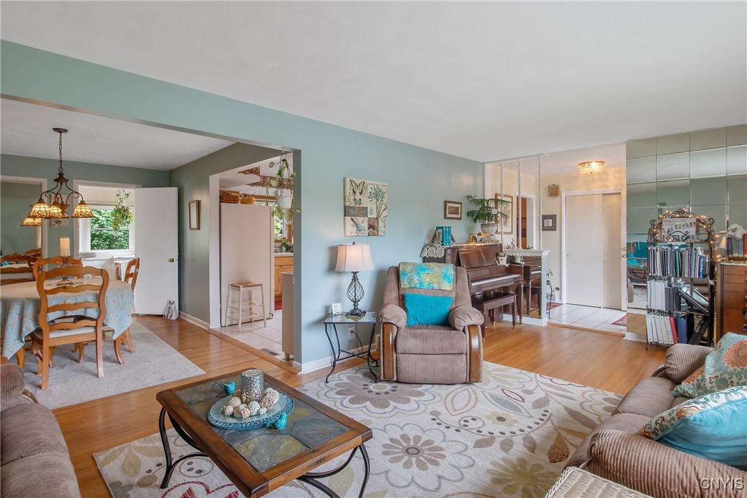 400 Hillsboro Parkway, Syracuse, New York image 9
