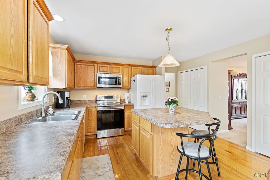 4039 Underbrush Trail, Clay, New York image 3