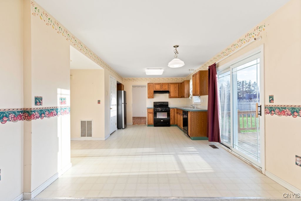 5243 Potenza Drive, Clay, New York image 10
