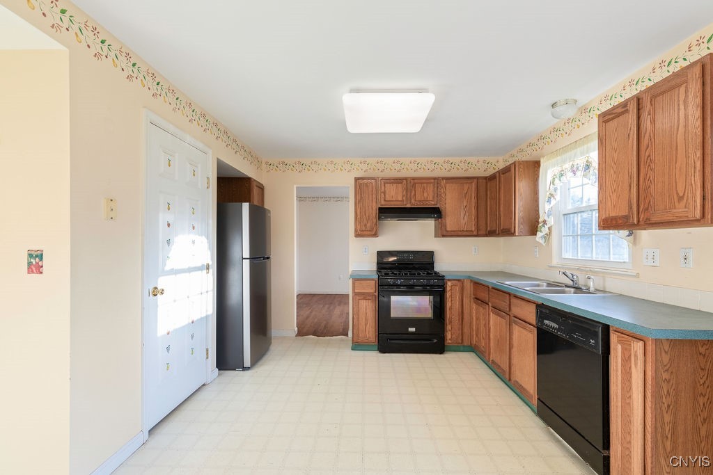 5243 Potenza Drive, Clay, New York image 9