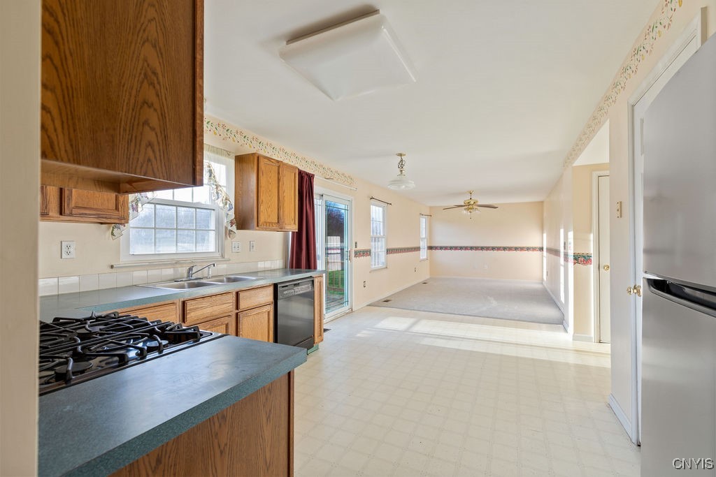 5243 Potenza Drive, Clay, New York image 8