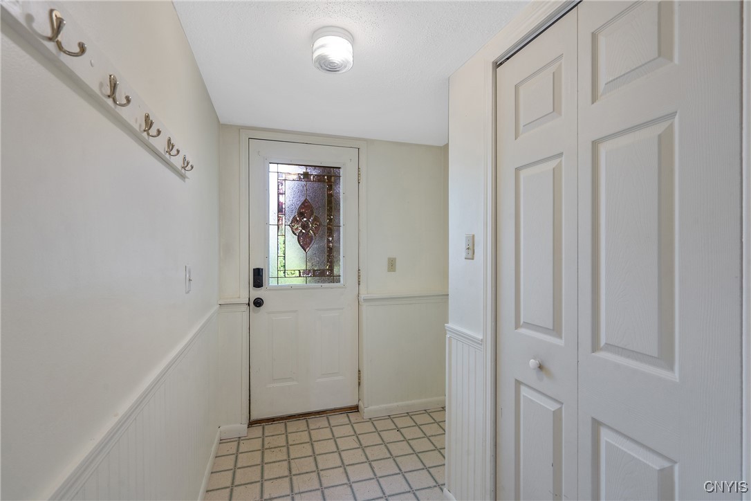109 Farmingdale Road, Camillus, New York image 4