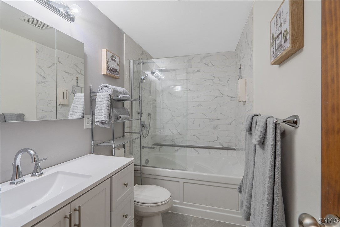 109 Farmingdale Road, Camillus, New York image 16