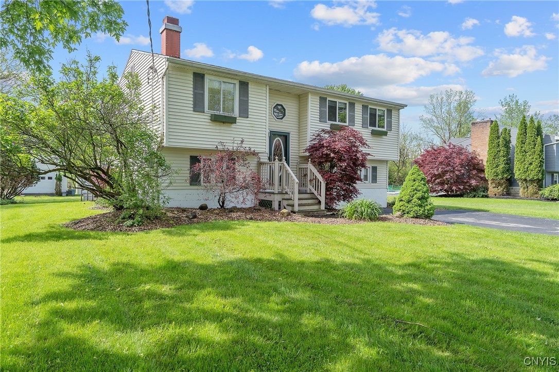 109 Farmingdale Road, Camillus, New York image 2