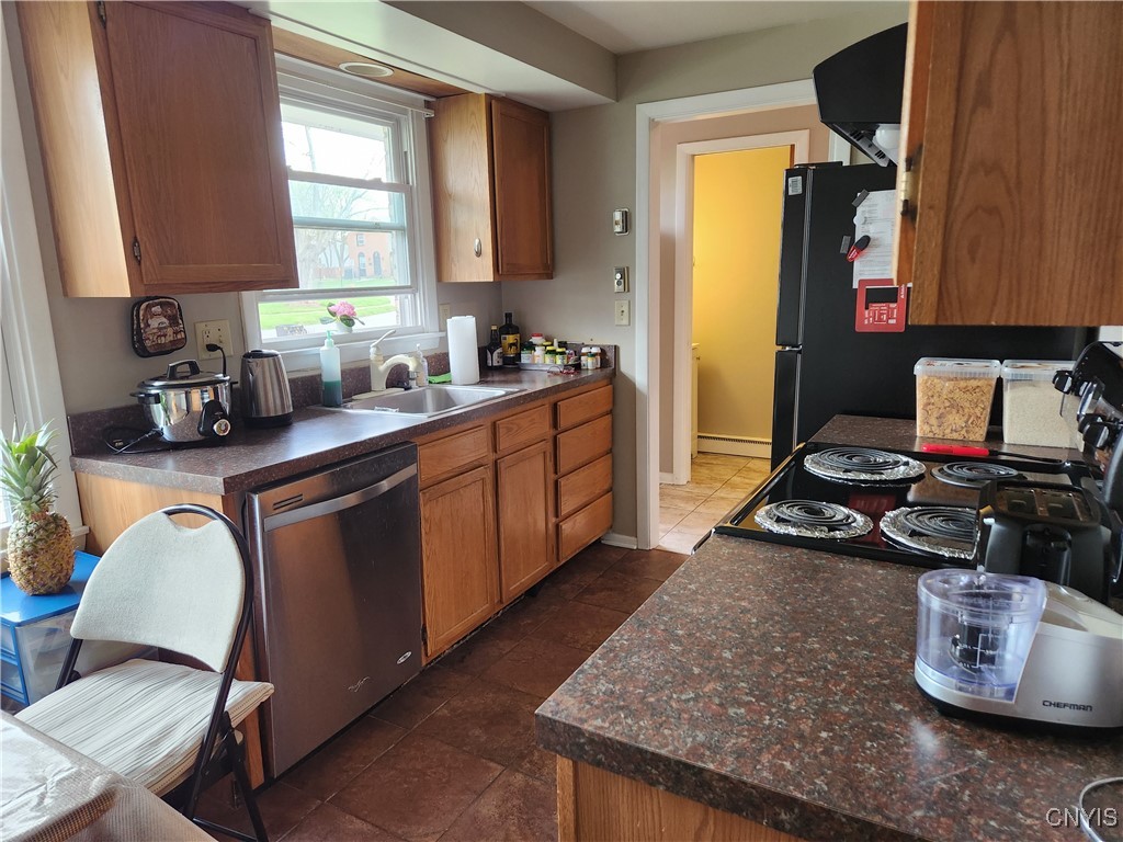 4288 Candlelight Lane, Clay, New York image 10