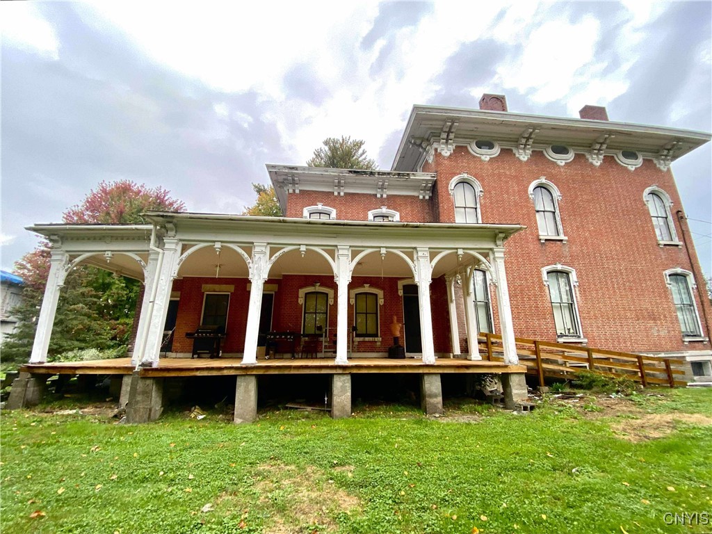 19 Lake Street