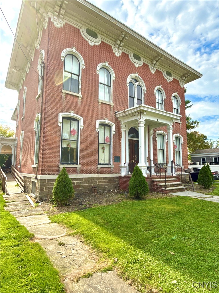 19 Lake Street