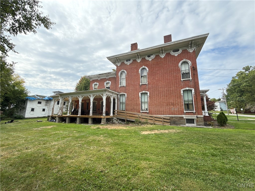 19 Lake Street