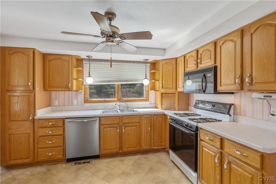 108 Stonehedge Road, Camillus, New York image 18
