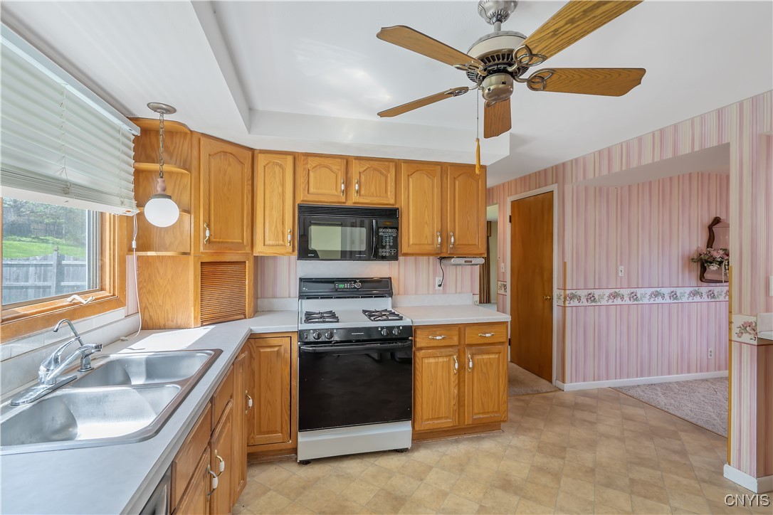 108 Stonehedge Road, Camillus, New York image 17