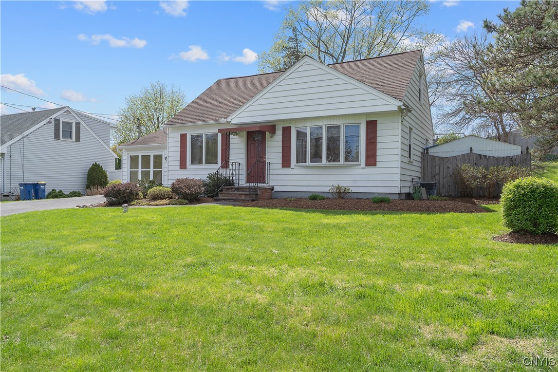 108 Stonehedge Road, Camillus, New York image 3