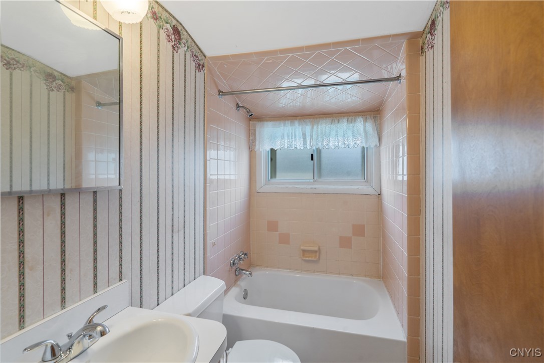 108 Stonehedge Road, Camillus, New York image 24