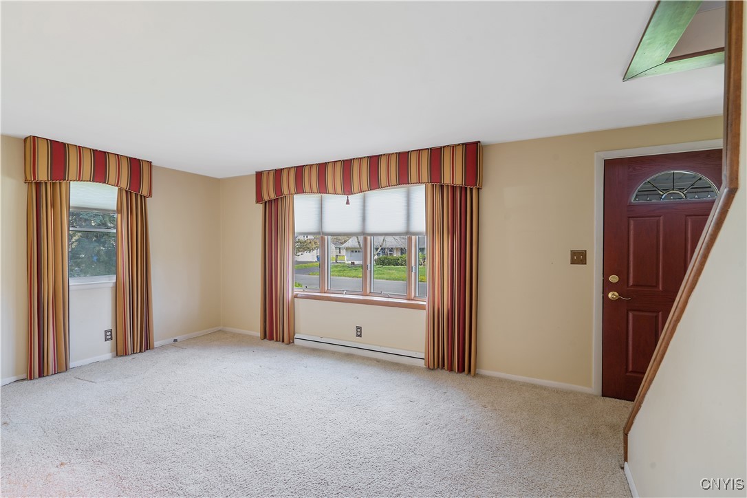108 Stonehedge Road, Camillus, New York image 4
