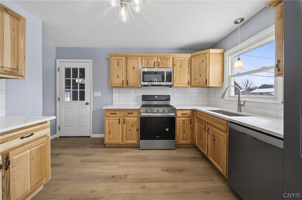 Photo of 5887 Sutton Drive, Cicero, NY 13039 (MLS # S1666966)