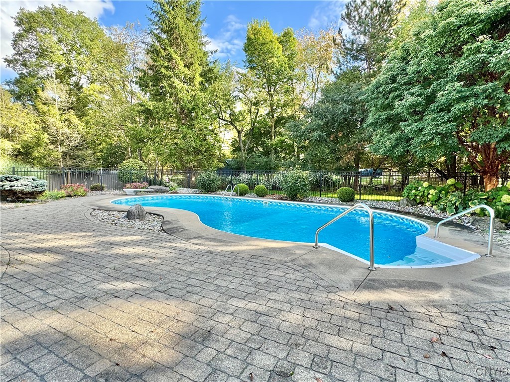 Manlius, New York 13104, United States, 3 Bedrooms Bedrooms, ,3 BathroomsBathrooms,Residential,Active,219847