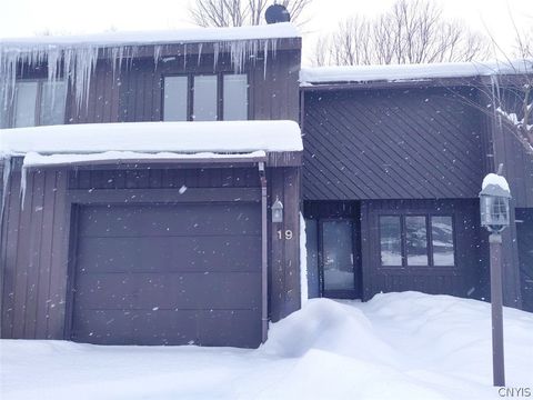 Townhouse For Sale - 19 Jarvis Drive<br/> Manlius, NY 13104