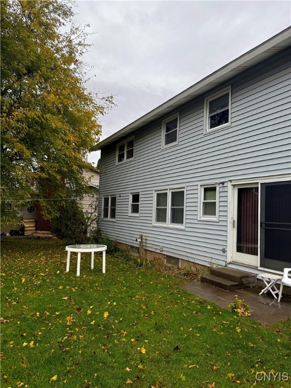 222 Thornton Circle, Camillus, New York image 3