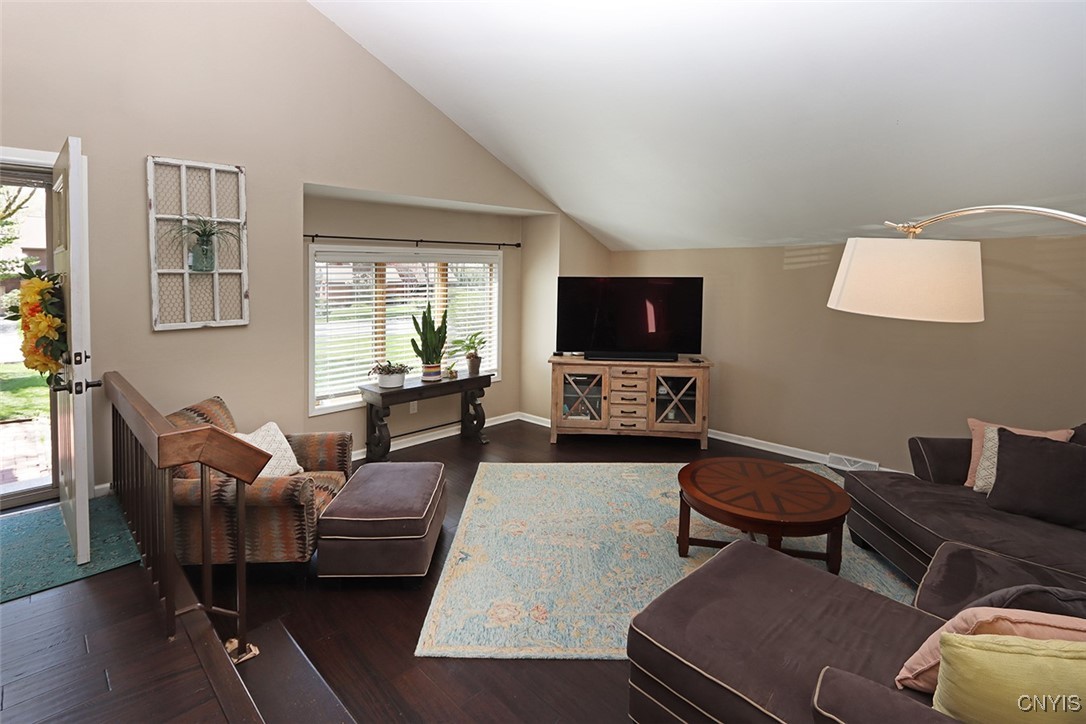 8228 Verbeck Drive, Manlius, New York image 3