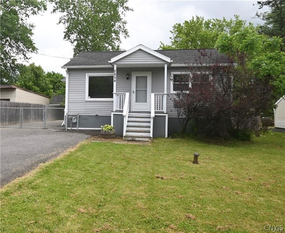 Photo of 5854 Reis Drive, Cicero, NY 13039 (MLS # S1701374)