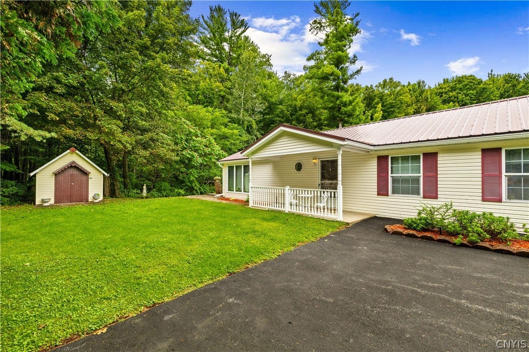 121 COUNTRY RD