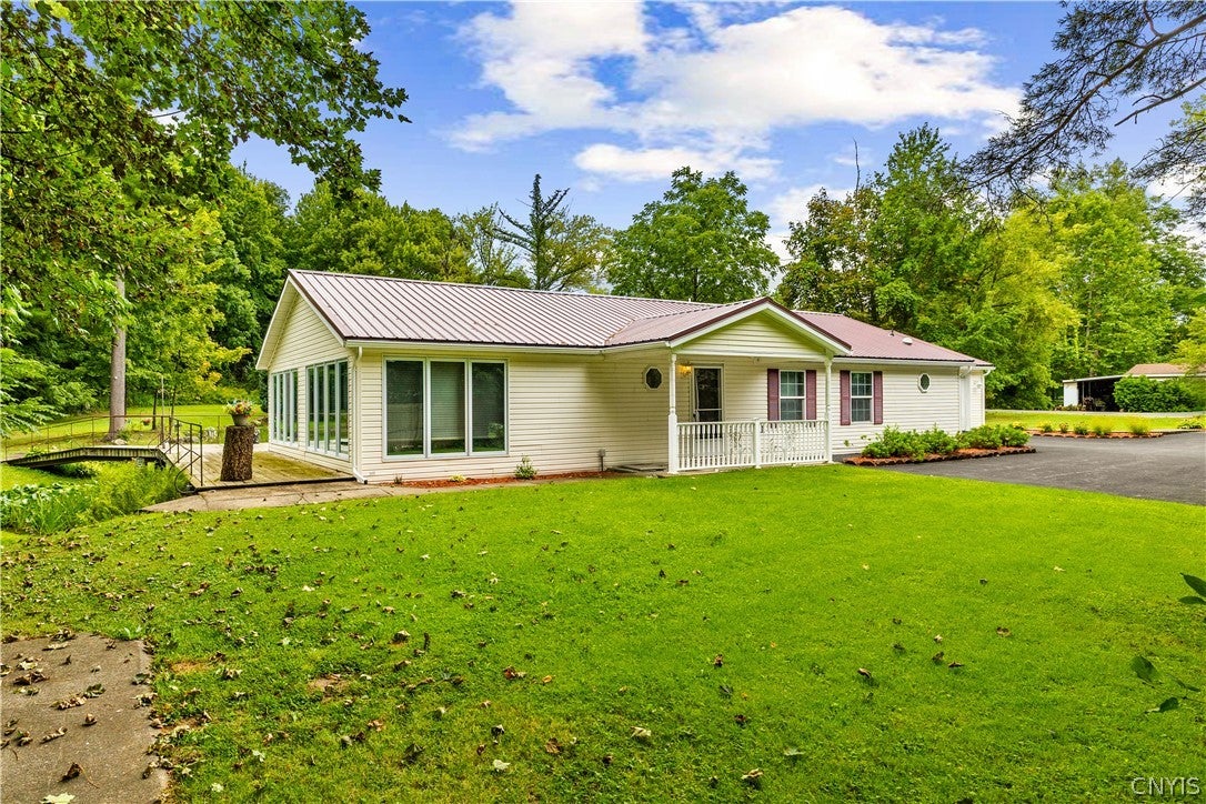 121 COUNTRY RD