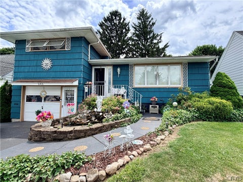 Homes For Sale - 606 Berwick Road<br/> Salina, NY 13208