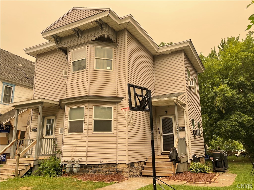 202 W Yates Street